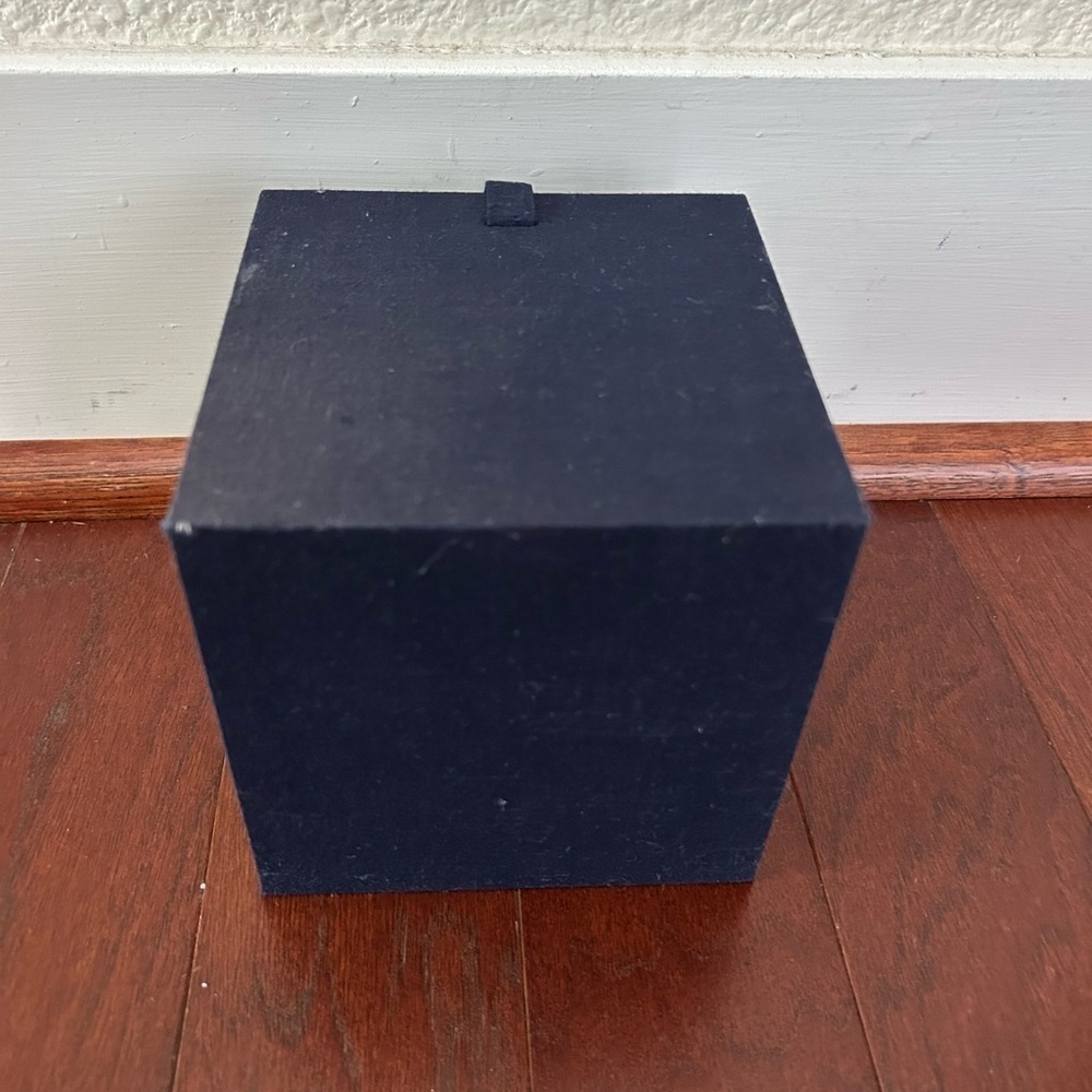Hard Case Protective 4.75" Square Box Covered In Navy Fabric Gold Interior
Foam - Picture 5 of 8